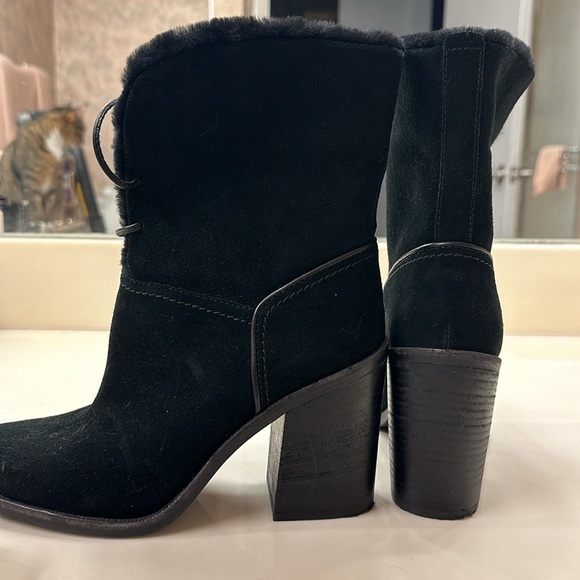 Used UGG boots - Picture 7 of 7